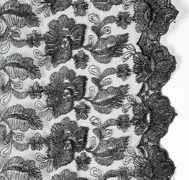 Krajka výšivka na tylu růže černá