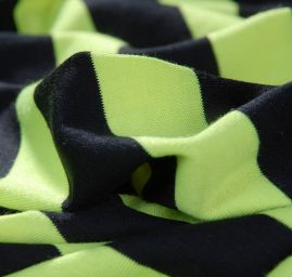 Úplet vzor proužek neon zelený/černá