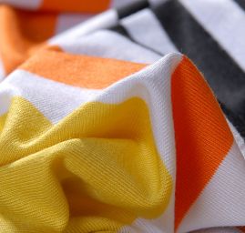 Úplet vzor proužek žlutý/černý/oranžový/bílý