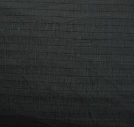 Šifon plisé se vzorem proužků černý