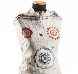 Dekorační látka s květinovým ornamentem