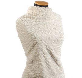 Imitace kožešiny plastický vzor lomená bílá