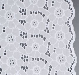 Krajka madeira celoplošná výšivka velký květ bílá