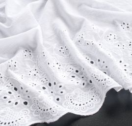 Krajka madeira květinový vzor jemný bílá