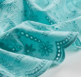 Krajka madeira celoplošná výšivka květ/puntík mint