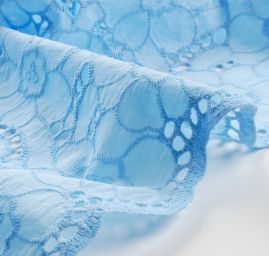 Krajka madeira celoplošná výšivka velký květ sv.modrá