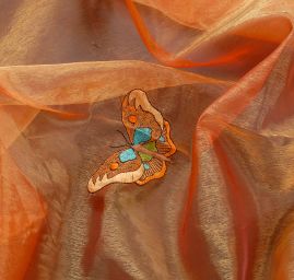 Organza s výšivkou motýlů oranžová