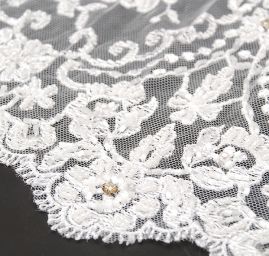 Efektní krajka s kamínky