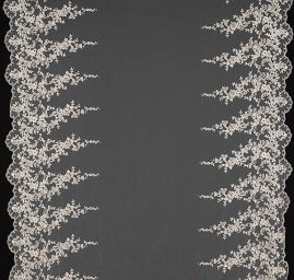 Krajka stříbrná výšivka na tylu květinový motiv