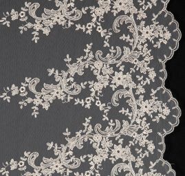Krajka stříbrná výšivka na tylu květinový motiv