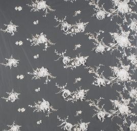 Krajka tylová s květinovými aplikacemi