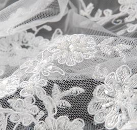 Krajka výšivka na tylu rokajl/korálky bílá