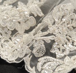 Krajka výšivka na tylu/korálky/flitry/rokajl smetanová