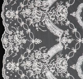 Bordurová krajka výšivka na tylu bílá barokní motiv