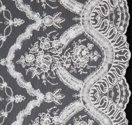 Bordurová krajka výšivka na tylu bílá barokní motiv