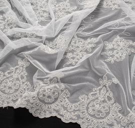 Efektní krajka stříbrná výšivka na tylu perličky