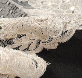 Krajka bordurová výšivka růže/puntíky smetanová