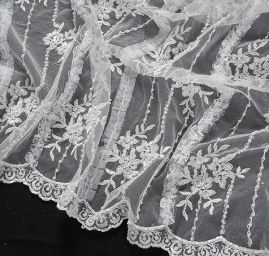 Bordurová krajka barokní motiv rokajl/korálky