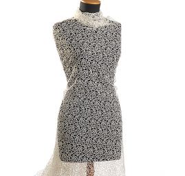 Efektní hrubá krajka motiv růží slonová kost