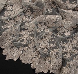 Efektní krajka výšivka na tylu květinový motiv šedá