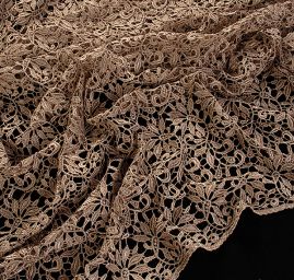 Efektní hrubá krajka motiv květ/ornament šedohnědá