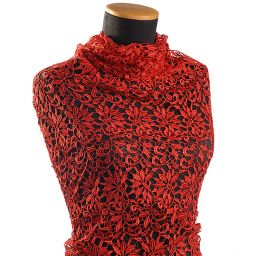 Efektní hrubá krajka motiv květ/ornament červená