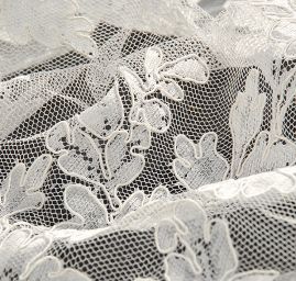 Krajka výšivka na tylu květinový motiv slonová kost 