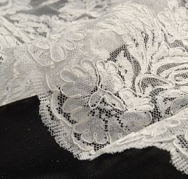 Krajka výšivka na tylu květinový motiv slonová kost 