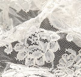 Krajka výšivka na tylu květinový motiv slonová kost