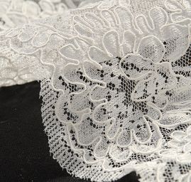 Krajka výšivka na tylu květinový motiv slonová kost