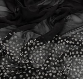 Hedvábný žoržet s tylovou aplikací černý