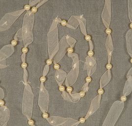 Šifon hedvábí se stužkovou aplikací a perličkami