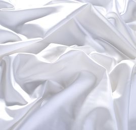 Efektní pevnější satén duchesse slonová kost