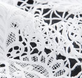 Bavlněné plátno s výšivkou rišelie bílá