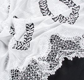 Bavlněné plátno s výšivkou rišelie bílá