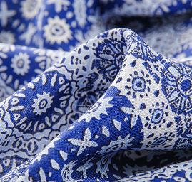 Viskozová šatová látka ornament/proužky modrá