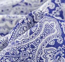 Viskozová šatová látka ornament modrá/bílá