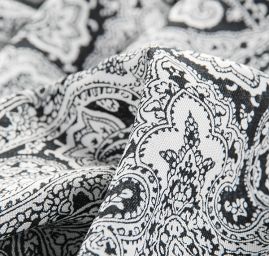 Viskozová šatová látka ornament černá/bílá