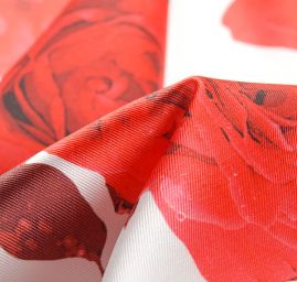 Mikado tkanina se vzorem červených růží