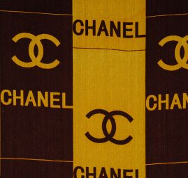 Hedvábný šifon geometrický vzor okrová/hnědá