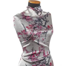 Hedvábný satén květinový motiv japonská višeň