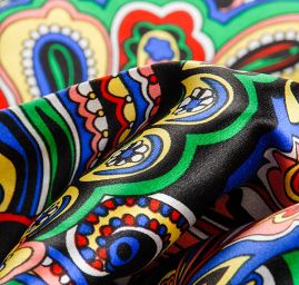 Hedvábný satén paisley vzor