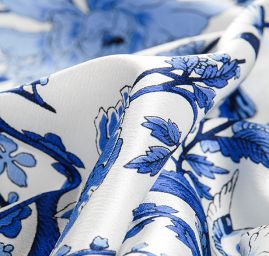 Hedvábný satén japonerie ptáčci/květy