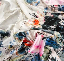 Hedvábný satén květinový motiv leknín