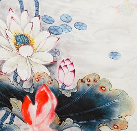 Hedvábný satén květinový motiv leknín