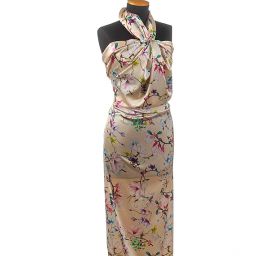 Hedvábný satén květinový motiv magnolie