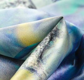 Hedvábný satén květinový motiv