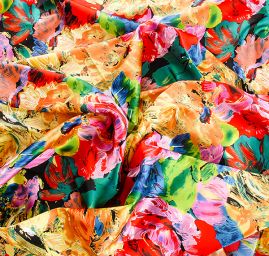 Hedvábný satén květinový motiv