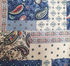 Viskozová šatová látka tisk patchwork modrobílý
