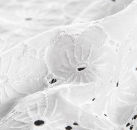 Madeira vyšívaná látka vzor velké květy bílá II.jakost